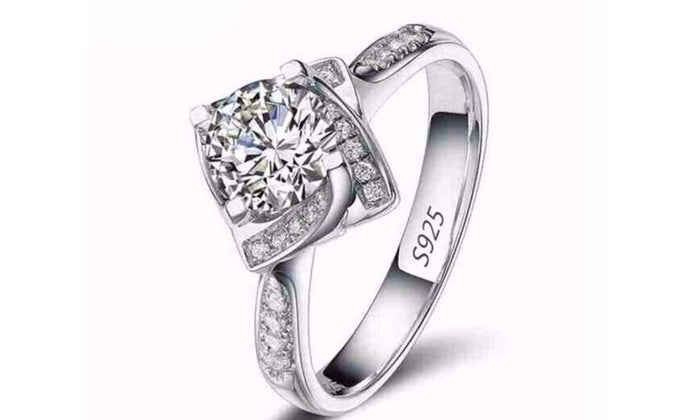 Luxury Brilliant Cushion Cut Wedding Engagement Ring